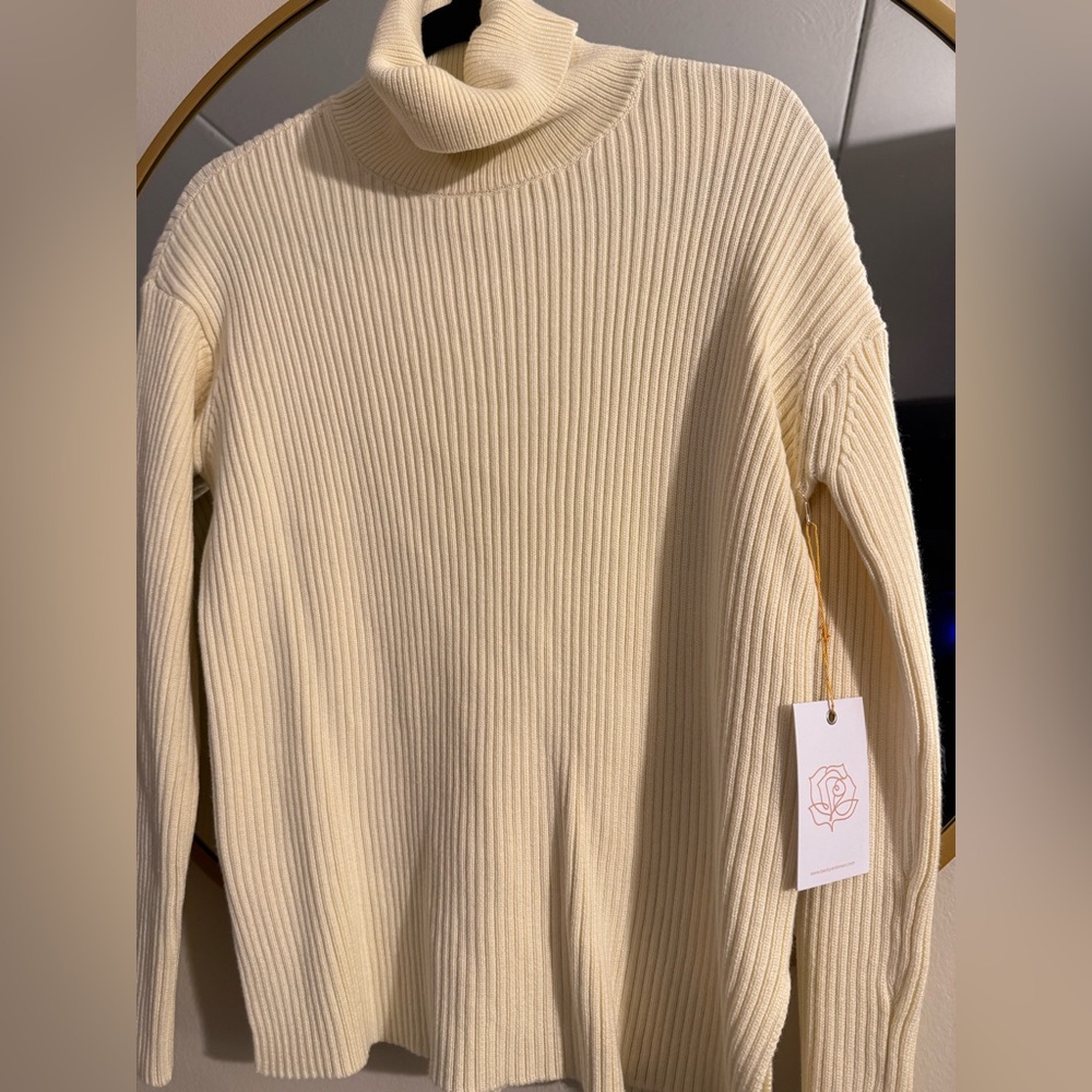 Backyard Roses Hannah Sweater Size Small NWT - Picture 8 of 10